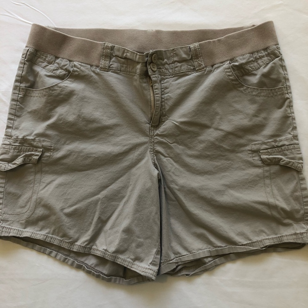 Lane Bryant tan cargo shorts size 16